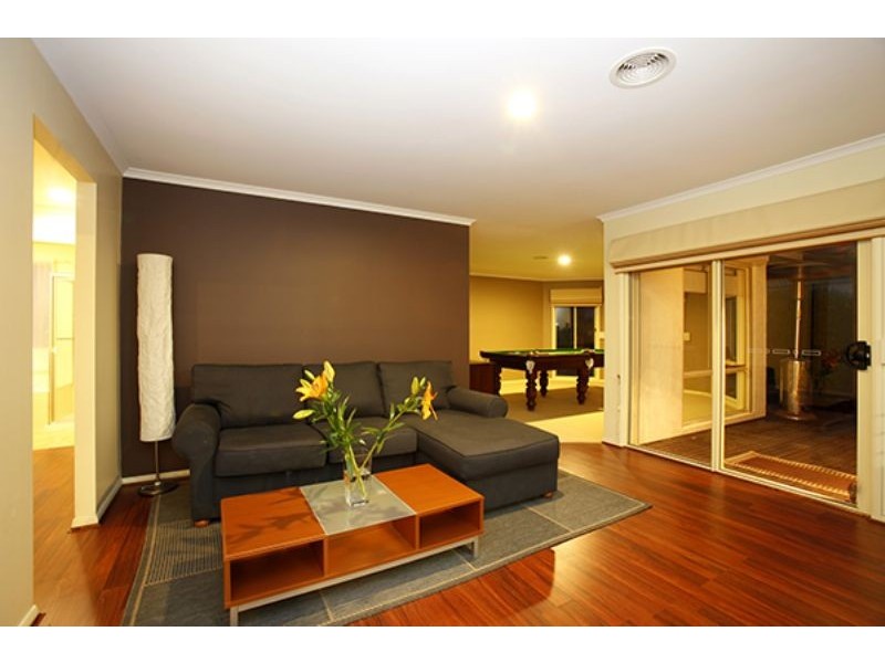 20 Dunfermline Way, Point Cook VIC 3030