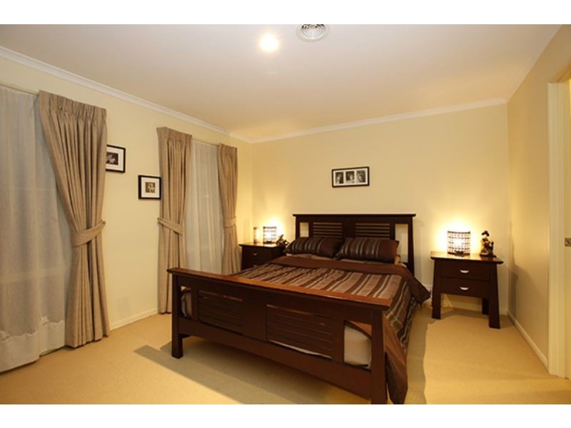 20 Dunfermline Way, Point Cook VIC 3030