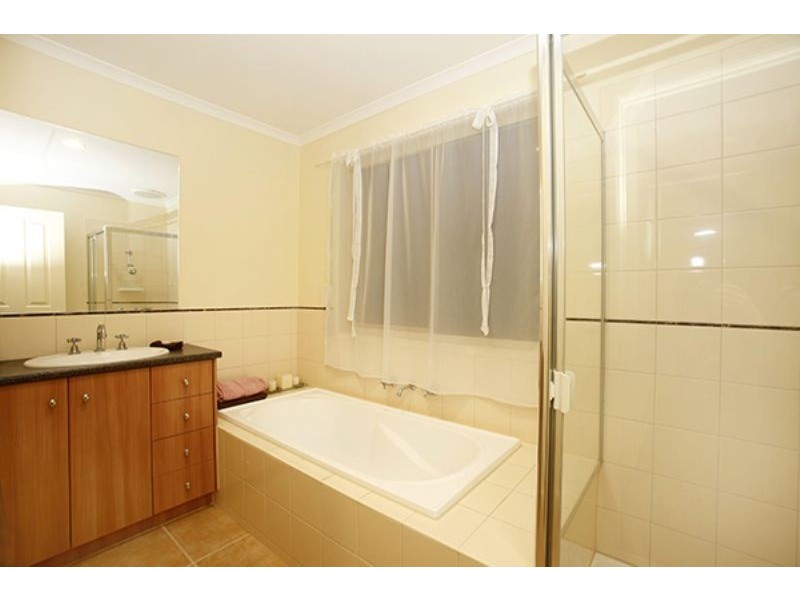 20 Dunfermline Way, Point Cook VIC 3030