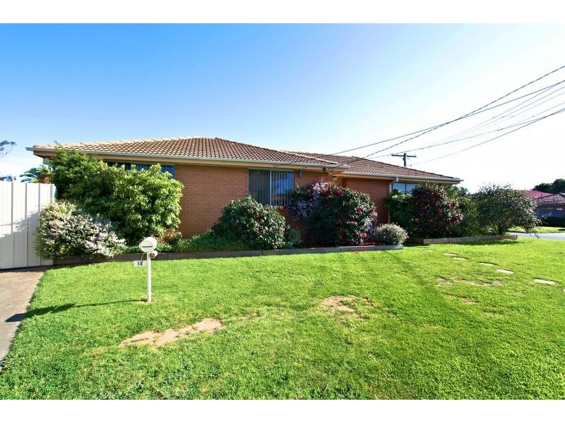 18 Elizabeth Avenue, Werribee VIC 3030