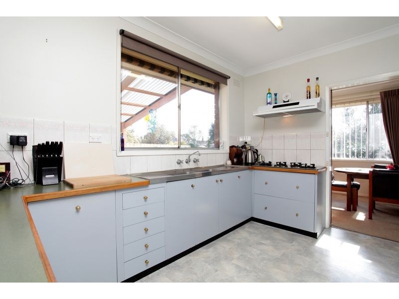 18 Elizabeth Avenue, Werribee VIC 3030