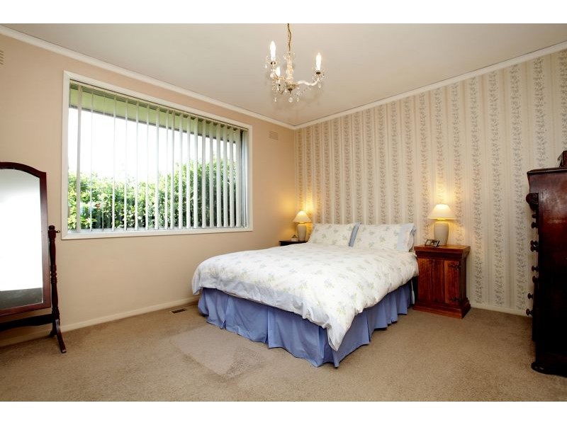 18 Elizabeth Avenue, Werribee VIC 3030