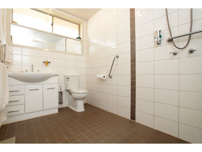 18 Elizabeth Avenue, Werribee VIC 3030