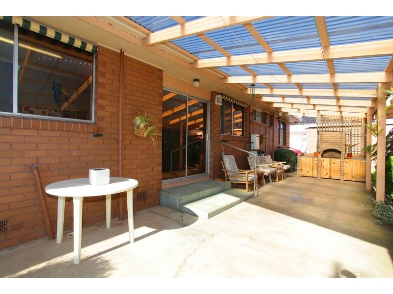 18 Elizabeth Avenue, Werribee VIC 3030