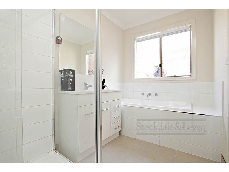 1/10 Starflower Way, Truganina VIC 3029