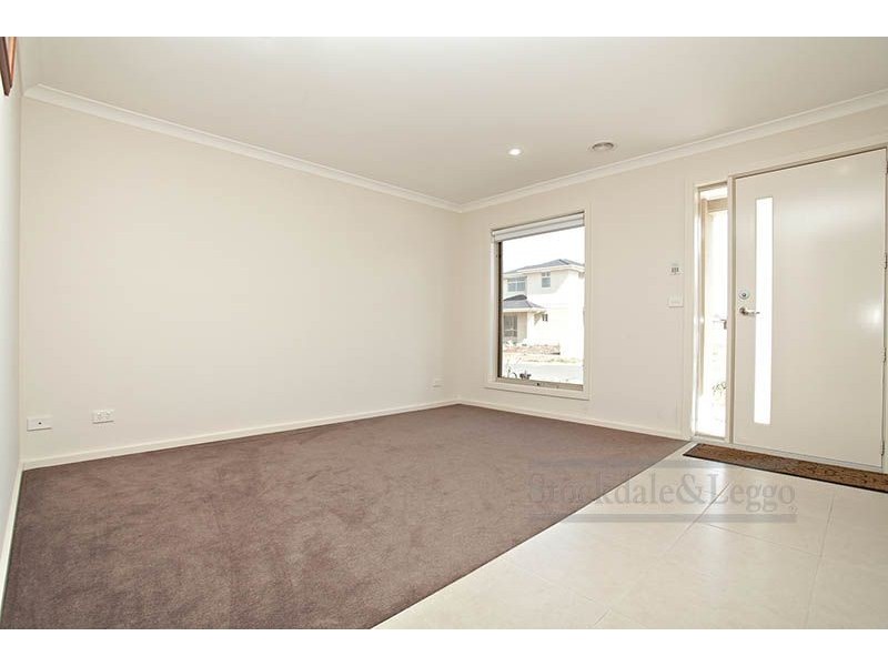 1/10 Starflower Way, Truganina VIC 3029