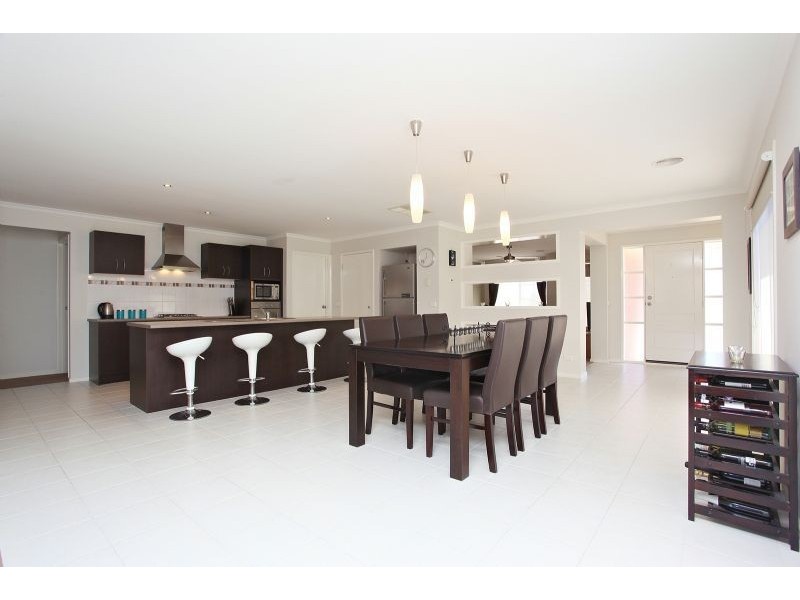 101 Manor Lakes Boulevard, Wyndham Vale VIC 3024