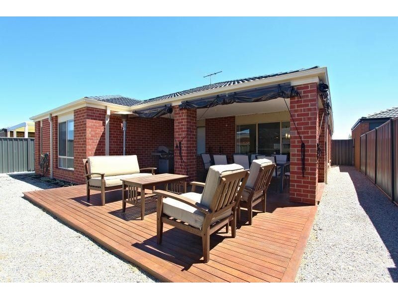 101 Manor Lakes Boulevard, Wyndham Vale VIC 3024