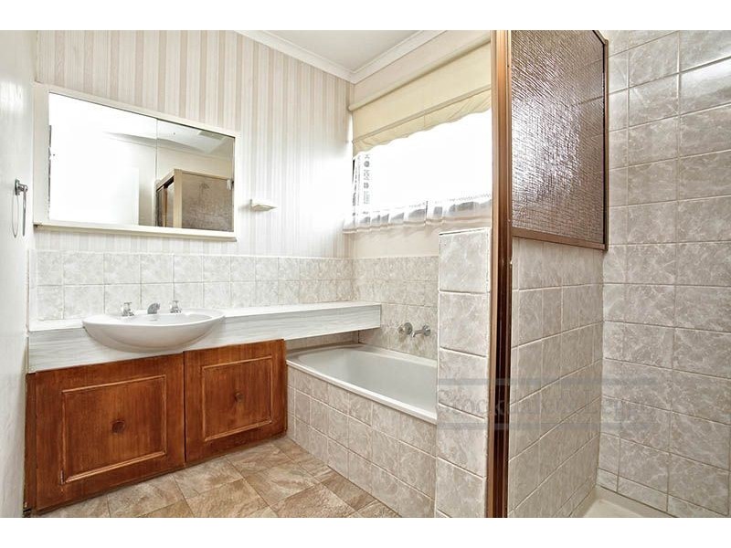 10 Milton Drive, Wyndham Vale VIC 3024