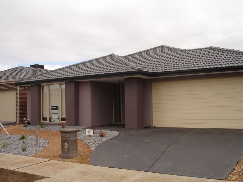 11 Aruba Ave, Point Cook VIC 3030