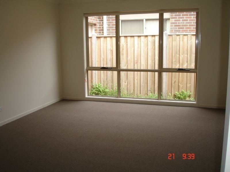 11 Aruba Ave, Point Cook VIC 3030