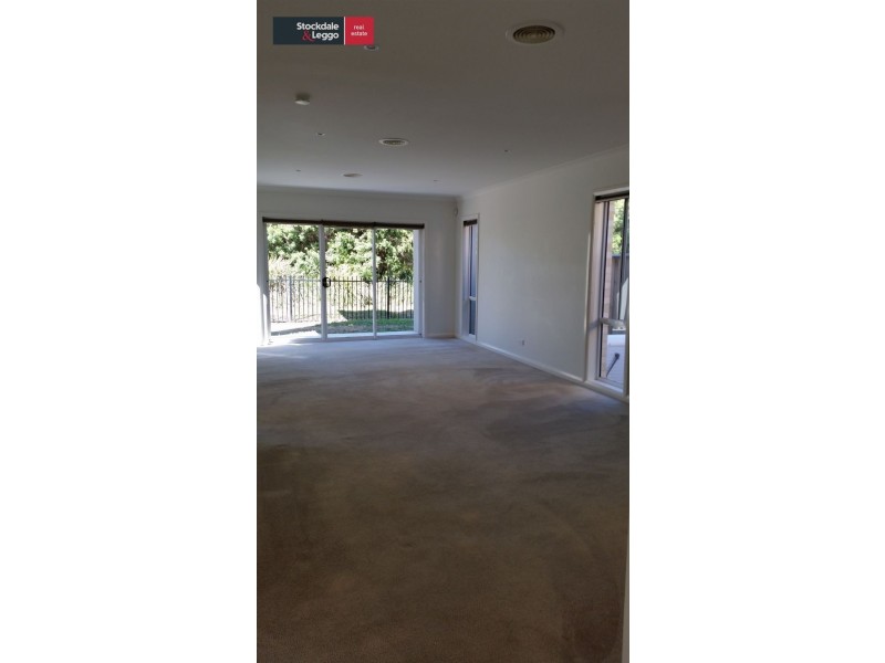 82 Vaucluse Blvd, Sanctuary Lakes VIC 3030