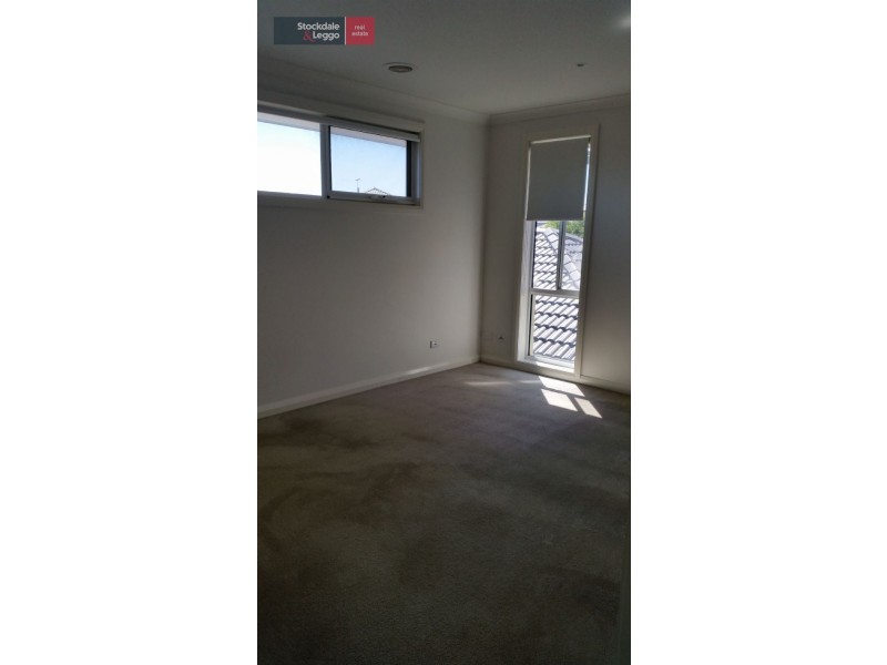 82 Vaucluse Blvd, Sanctuary Lakes VIC 3030