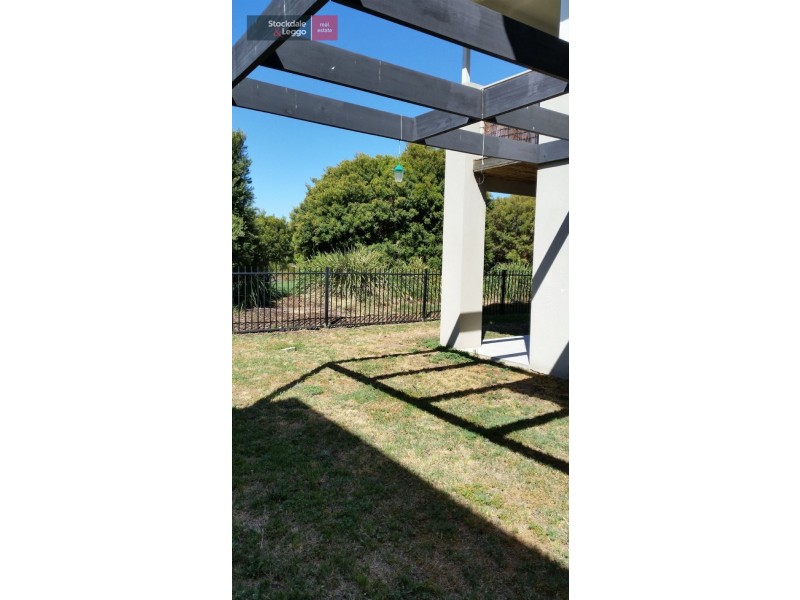 82 Vaucluse Blvd, Sanctuary Lakes VIC 3030