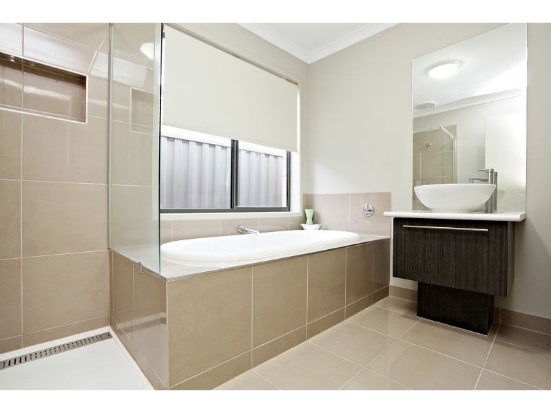 18 Landmark Crescent, Wyndham Vale VIC 3024