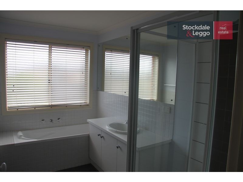 13 Lonsdale Circuit, Hoppers Crossing VIC 3029