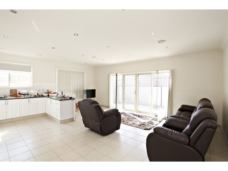 2/20 Mermaid Crescent, Wyndham Vale VIC 3024