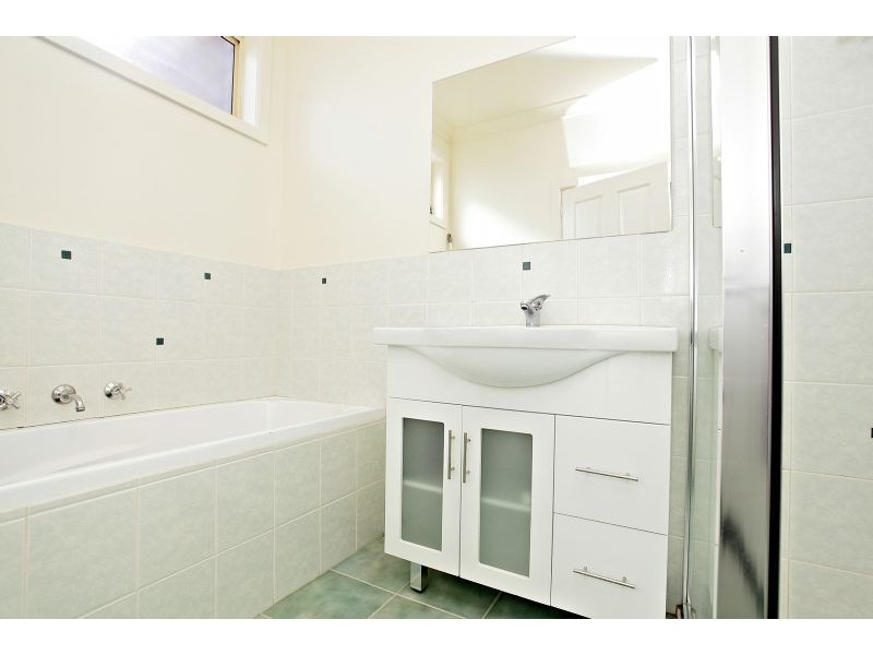 2/20 Mermaid Crescent, Wyndham Vale VIC 3024