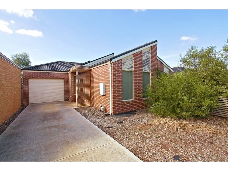 2/20 Mermaid Crescent, Wyndham Vale VIC 3024