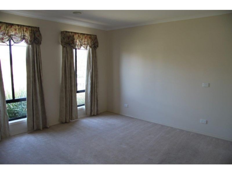 8 Joybells Crescent, Tarneit VIC 3029