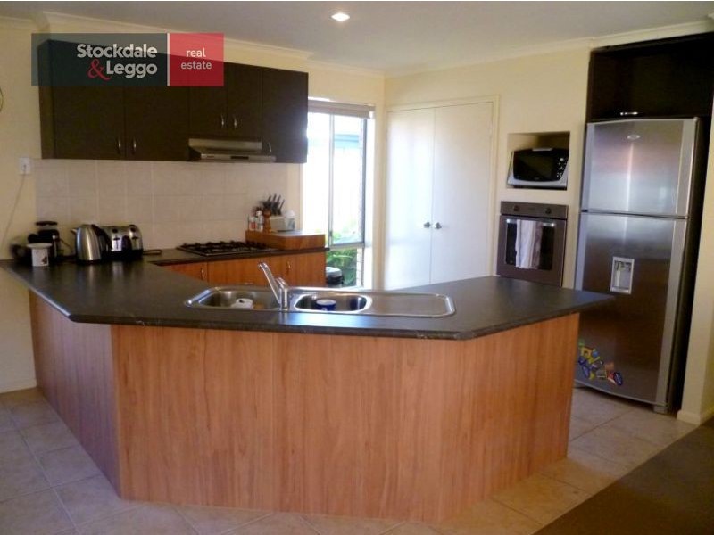 27 Blossom Lane, Werribee VIC 3030