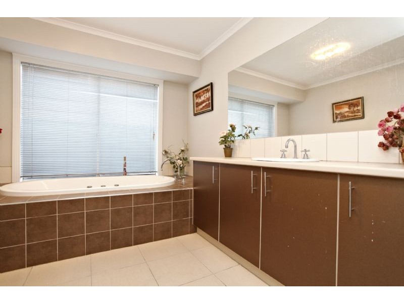 13 Desert Gum Terrace, Wyndham Vale VIC 3024