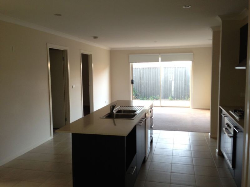 11 Duncombe Park Way, Deer Park VIC 3023
