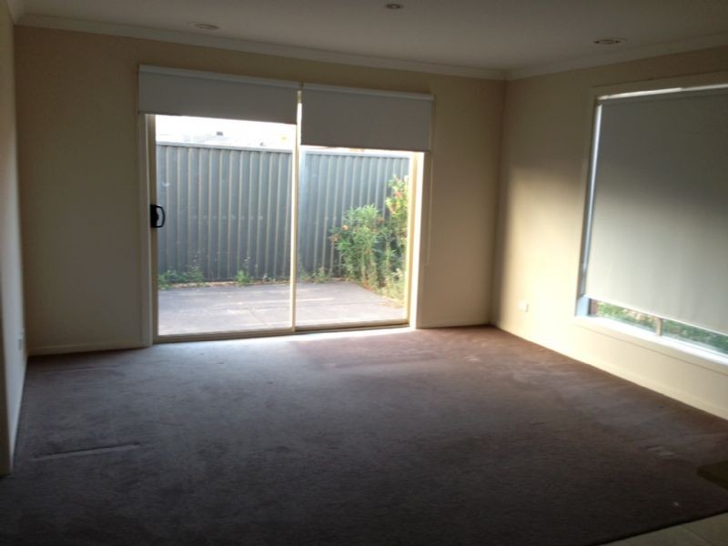 11 Duncombe Park Way, Deer Park VIC 3023