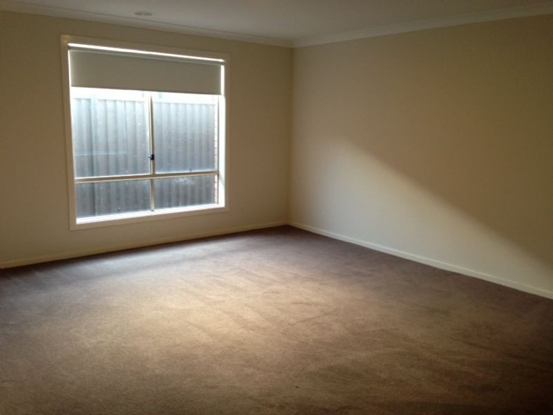 11 Duncombe Park Way, Deer Park VIC 3023