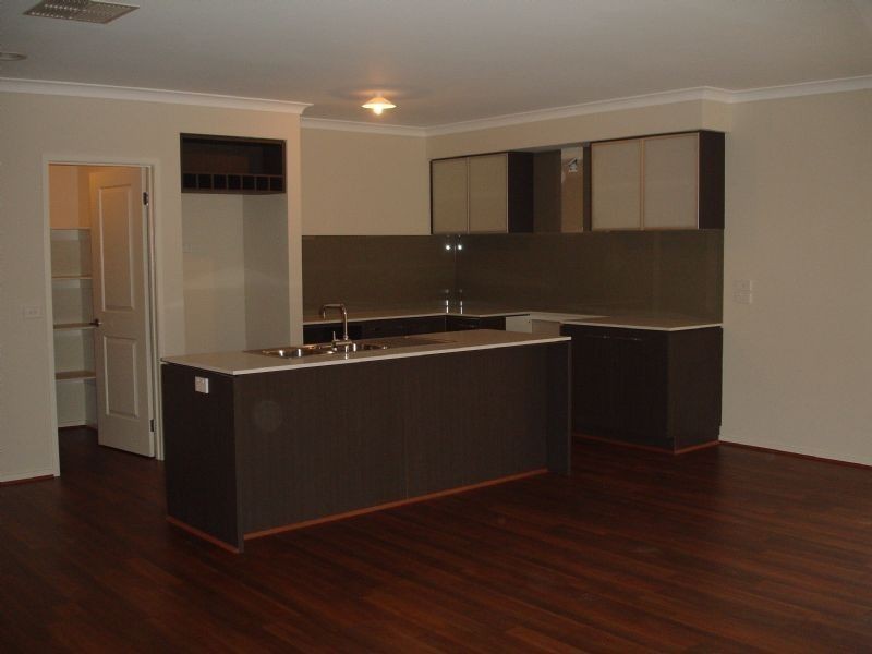 21 Berington Drive, Williams Landing VIC 3027