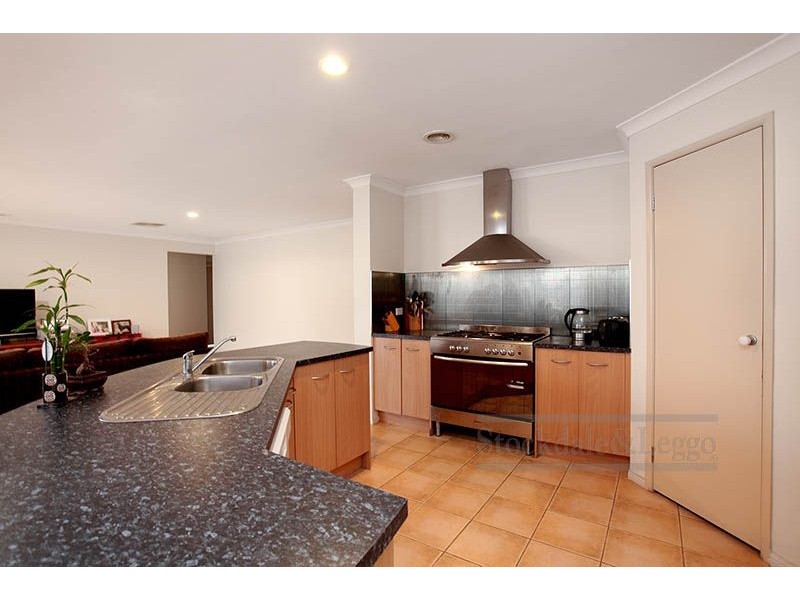 17 Abbington Drive, Truganina VIC 3029