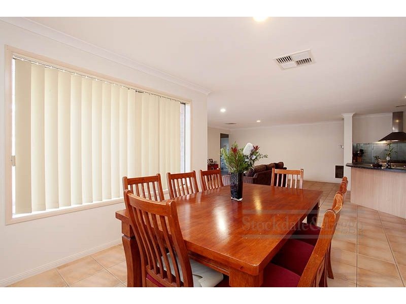 17 Abbington Drive, Truganina VIC 3029