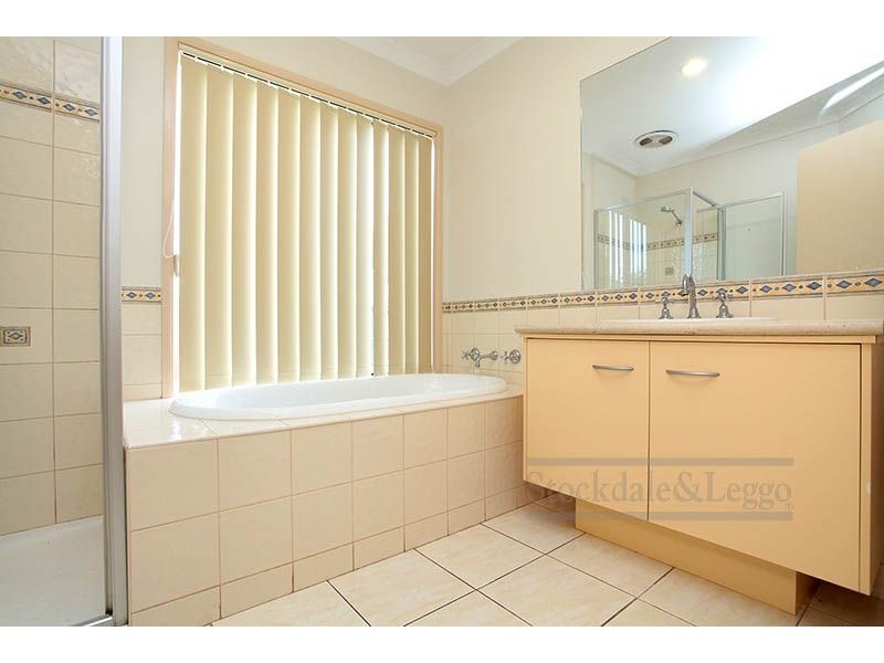 17 Abbington Drive, Truganina VIC 3029
