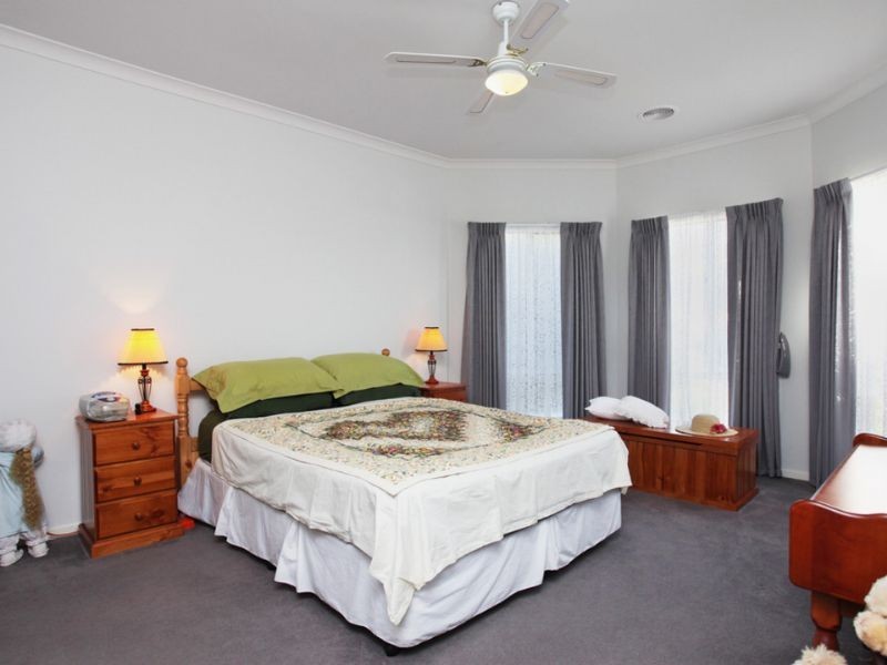 12 Lucia Ave, Tarneit VIC 3029