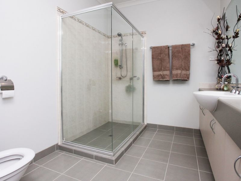 12 Lucia Ave, Tarneit VIC 3029
