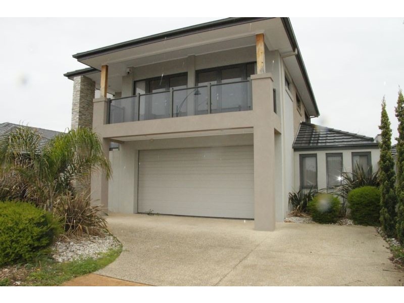 5 Middle Park Drive, Sanctuary Lakes VIC 3030