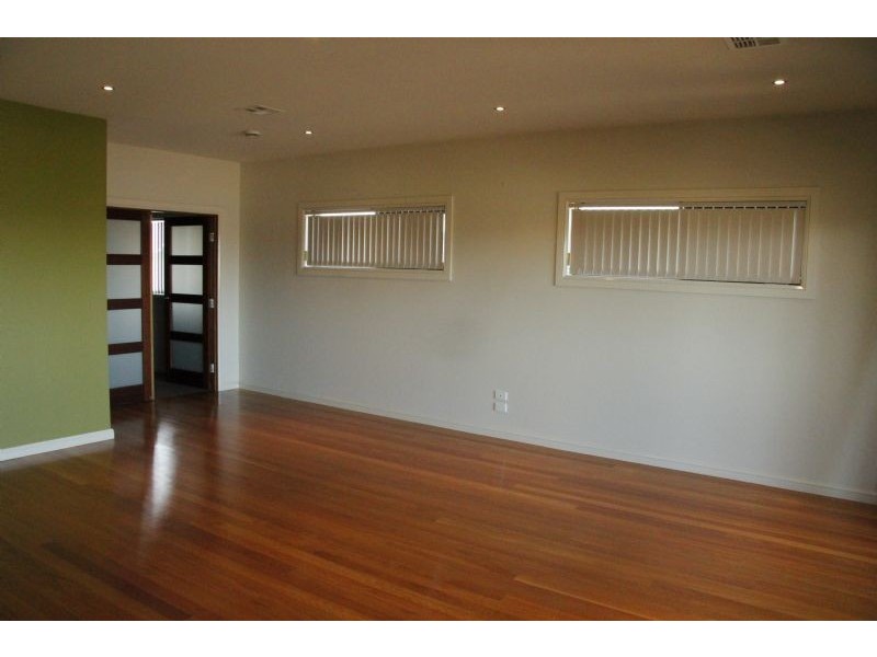 5 Middle Park Drive, Sanctuary Lakes VIC 3030