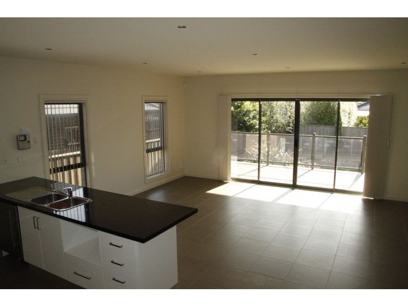 5 Middle Park Drive, Sanctuary Lakes VIC 3030