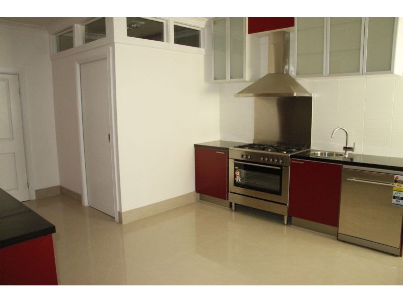 5 Middle Park Drive, Sanctuary Lakes VIC 3030