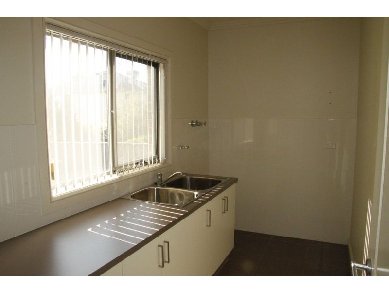 5 Middle Park Drive, Sanctuary Lakes VIC 3030