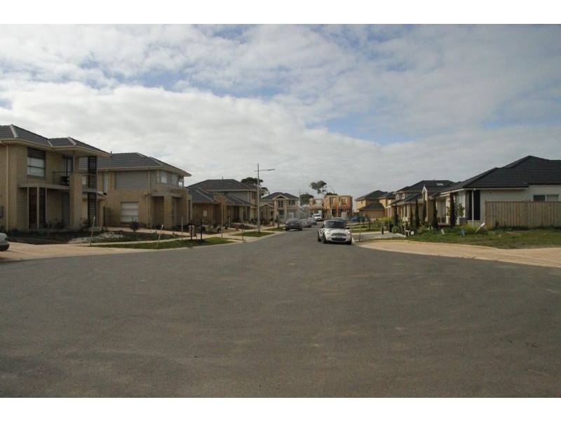 6 Trident Court, Sanctuary Lakes VIC 3030