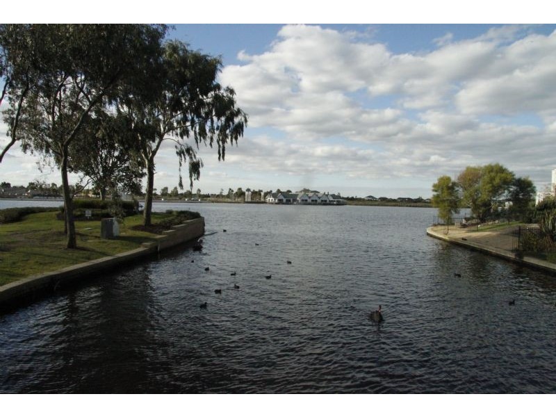 6 Trident Court, Sanctuary Lakes VIC 3030