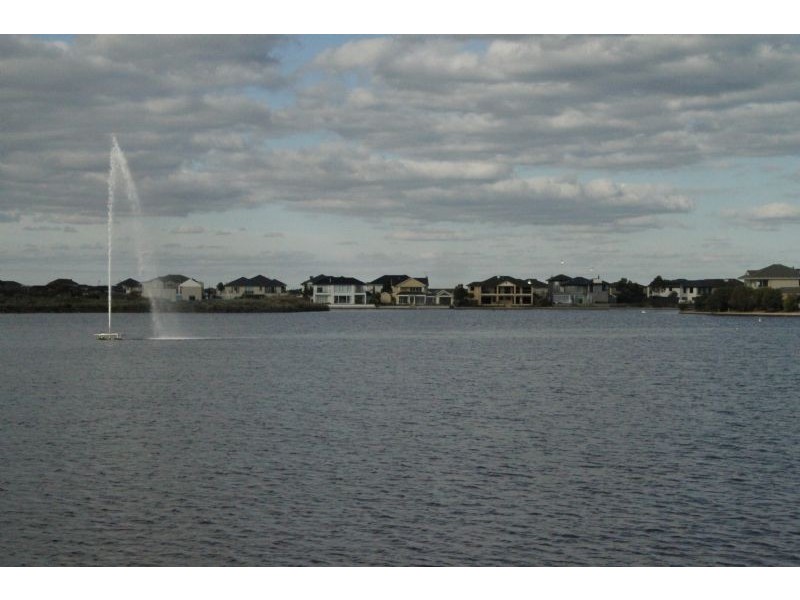 6 Trident Court, Sanctuary Lakes VIC 3030