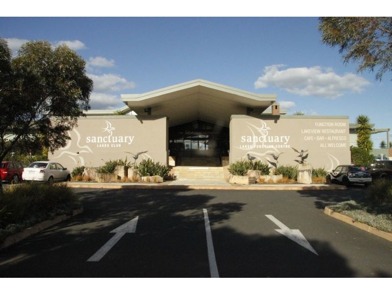 6 Trident Court, Sanctuary Lakes VIC 3030