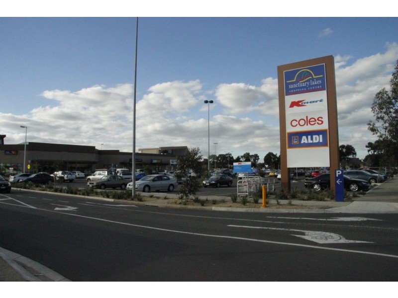 6 Trident Court, Sanctuary Lakes VIC 3030