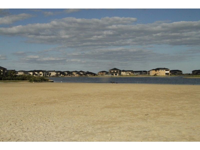 6 Trident Court, Sanctuary Lakes VIC 3030