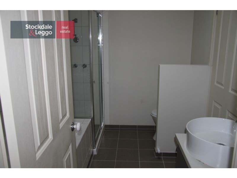 2/3 Bunya Place, Werribee VIC 3030