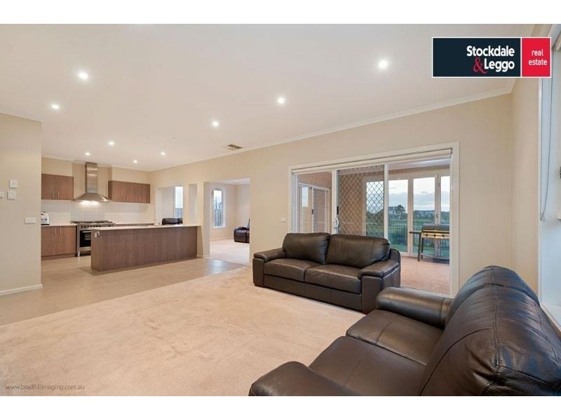 47 Vaucluse Boulevard, Sanctuary Lakes VIC 3030