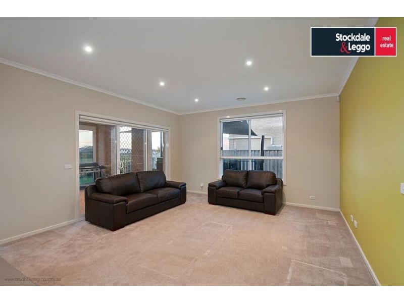 47 Vaucluse Boulevard, Sanctuary Lakes VIC 3030