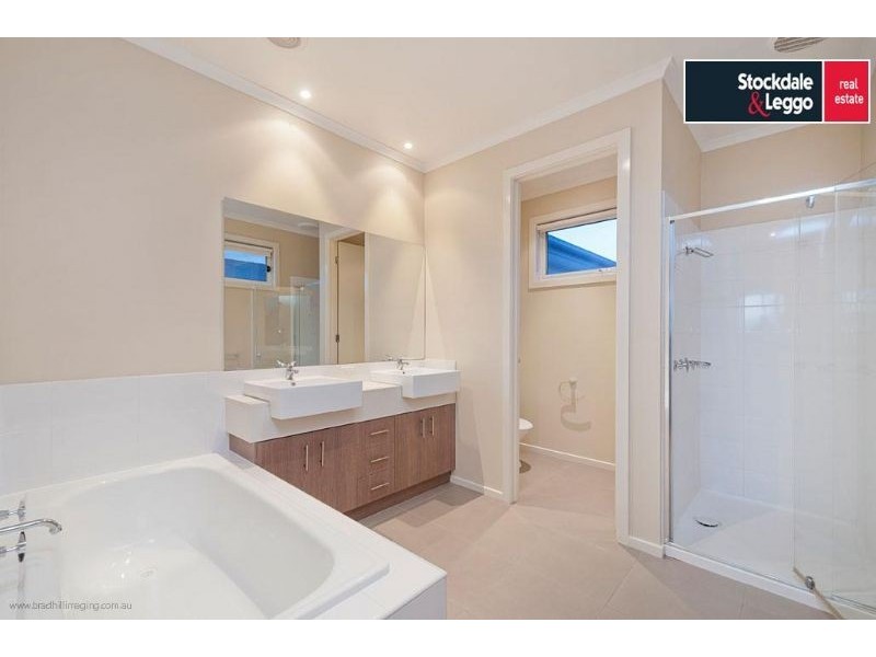 47 Vaucluse Boulevard, Sanctuary Lakes VIC 3030